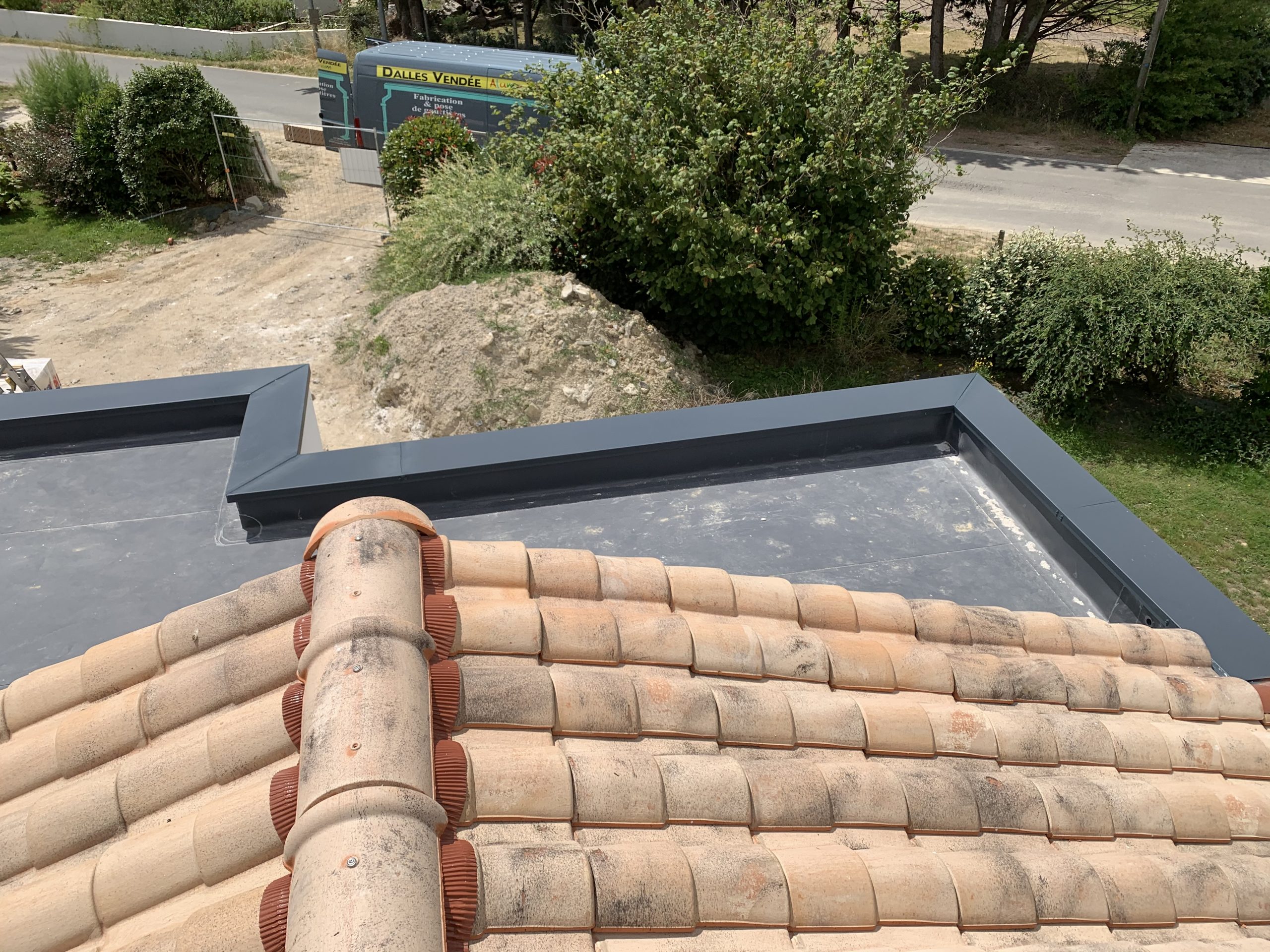 Pose de gouttière Cornicche à Longeville sur Mer par Dalles Vendée Aluminium