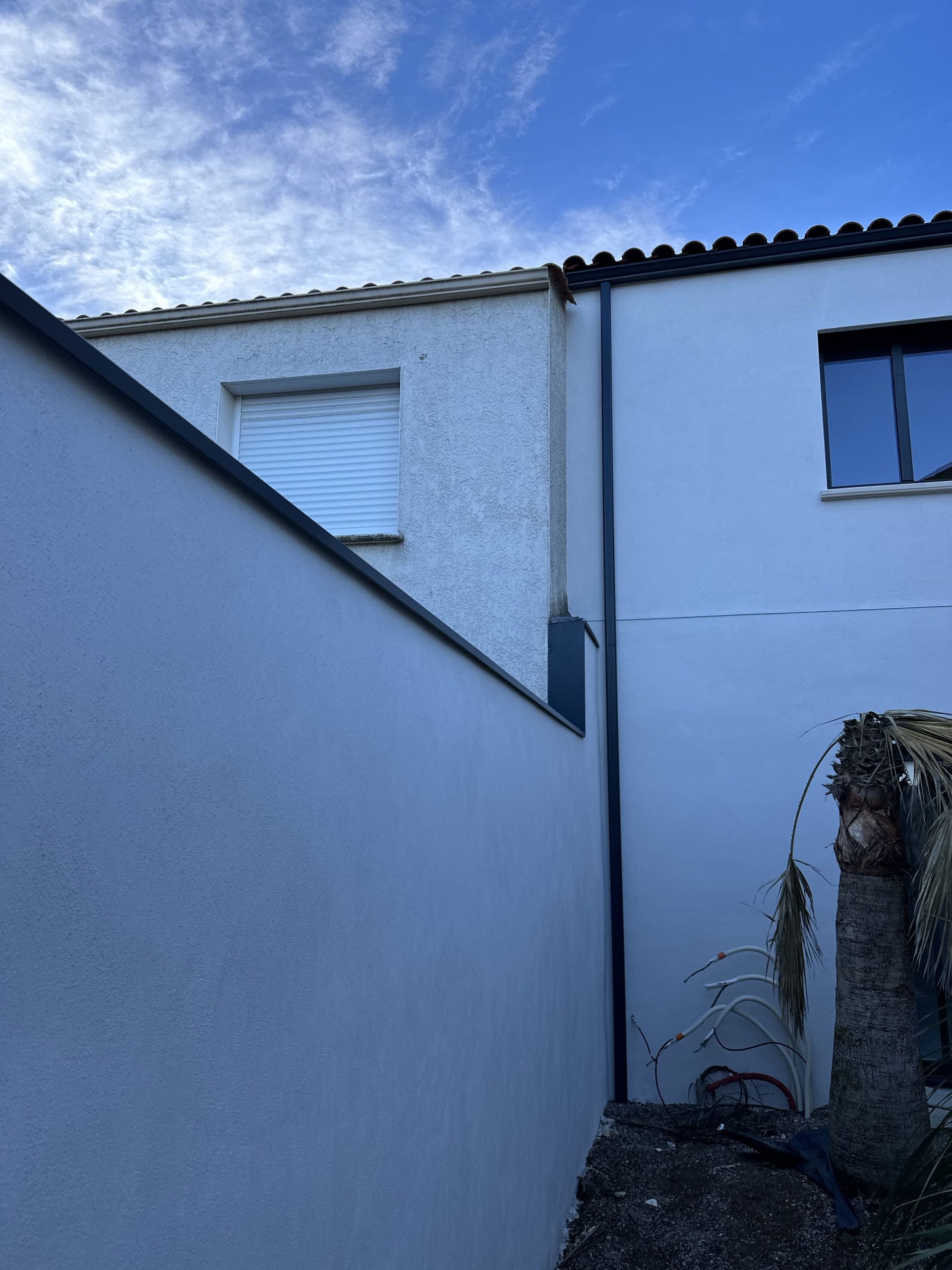Pose de gouttière à Longeville sur mer par Dalles Vendée Aluminium
