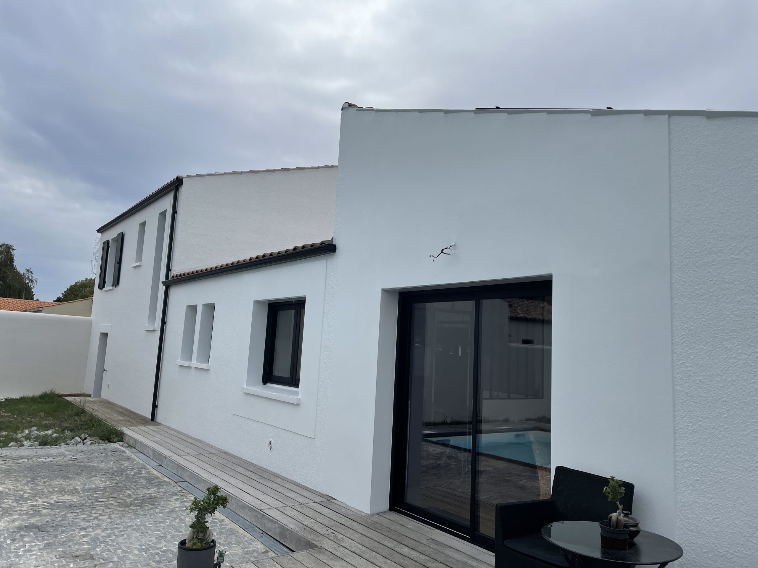 Pose de gouttière à Longeville sur mer par Dalles Vendée Aluminium