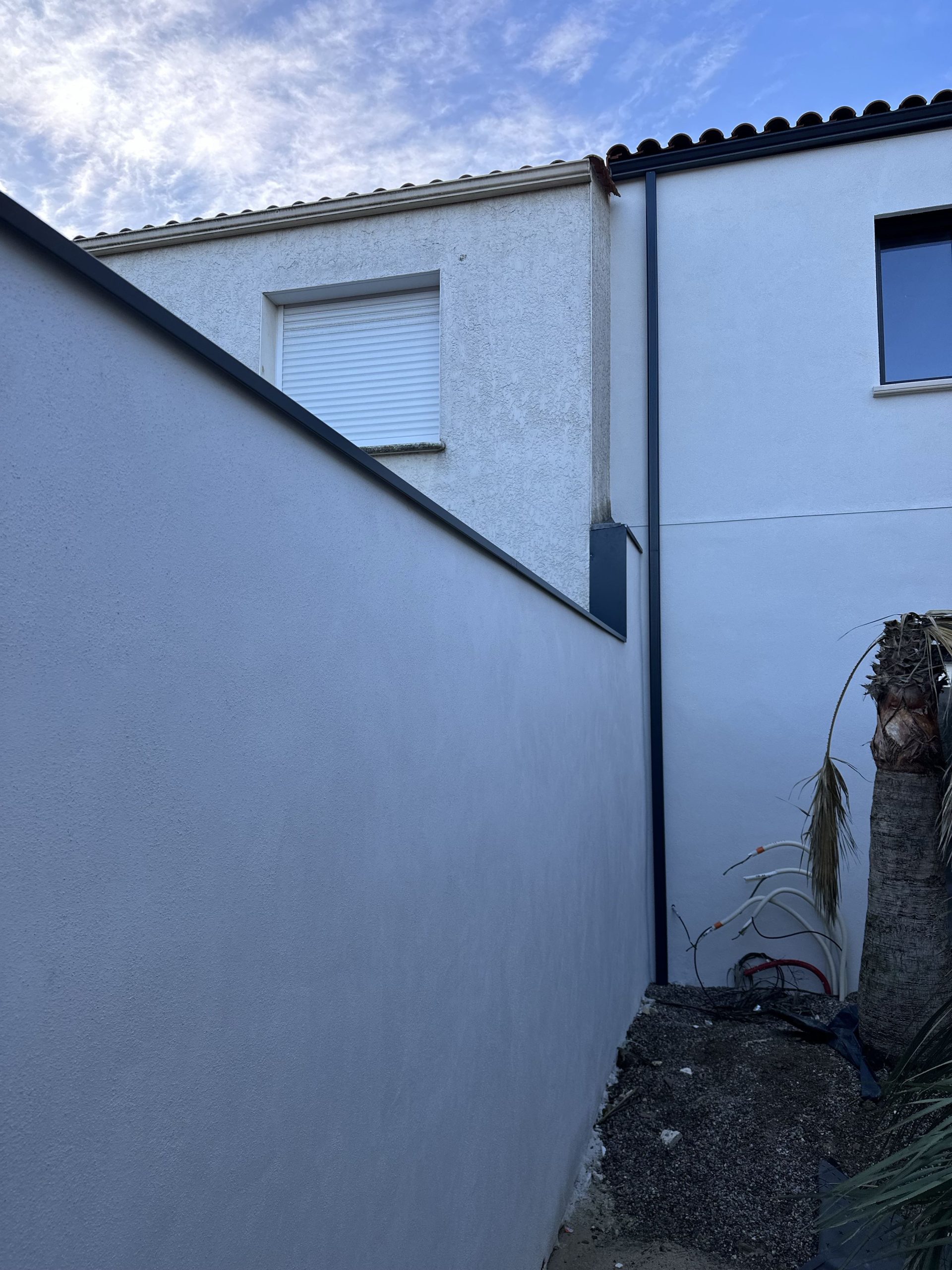 Pose de gouttière à Longeville sur mer par Dalles Vendée Aluminium
