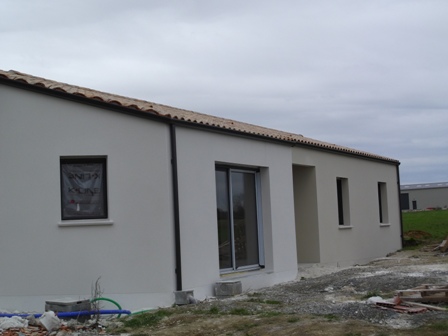 Pose de gouttière à Pouzauges par Dalles Vendée Aluminium